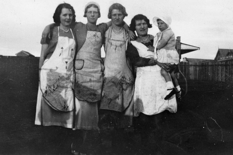 A History of Aprons Riverstone & District Historical Society & Museum